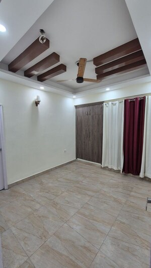 Room in 3 BHK Apartment at Migsun Twiinz, Eta Ii Greater Noida – for Rent