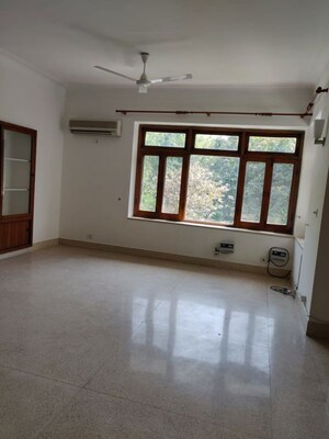 Room in 2 BHK Builder Floor at Golf Links – for Rent