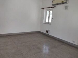 Room in 2 BHK Builder Floor at Golf Links – for Rent