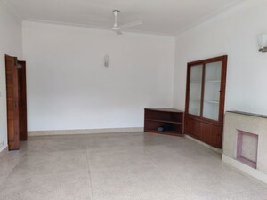 Room in 2 BHK Builder Floor at Golf Links – for Rent