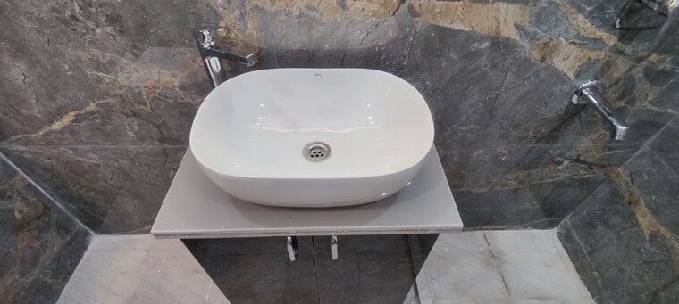 Bathroom, dayanand colony 1 RK 900 Sq.Ft. Builder Floor In Dayanand Colony Delhi 10423872