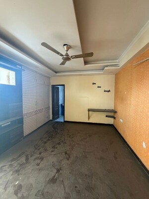 Room in 2 BHK Apartment at Aims Golf City, Sector 75 – for Rent