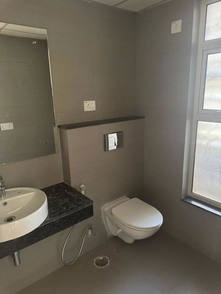 Bathroom, puri-the-aravallis 4 Bedroom 2750 Sq.Ft. Apartment In Sector 61 Gurgaon 10423886