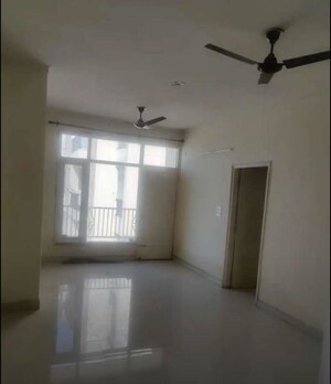 Room in 3 BHK Apartment at Mona Greens, Ghazipur – for Rent