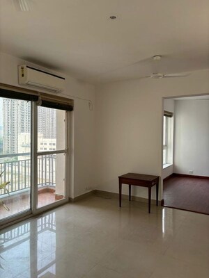 Room in 2.5 BHK Apartment at Jaypee Greens Kosmos, Sector 134 – for Rent