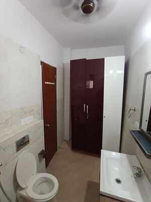 Room in 3 BHK Builder Floor at Vipul World Floors, Sector 48 – for Rent