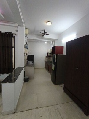 Team Area in 3 BHK Builder Floor at Vipul World Floors, Sector 48 – for Rent