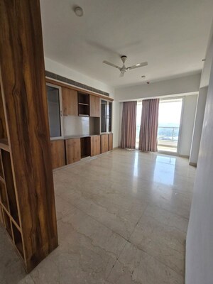 Room in 4 BHK Apartment at Krrish Provence Estate, Gurgaon Faridabad Road – for Rent