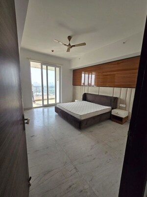 Room in 4 BHK Apartment at Krrish Provence Estate, Gurgaon Faridabad Road – for Rent