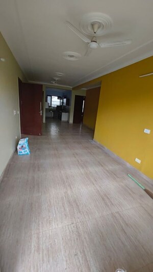 Room in 3 BHK Builder Floor at Vipul World Floors, Sector 48 – for Rent