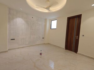 Room in 4 BHK Apartment at 4S Aradhya Extension, Sector 67a – for Rent