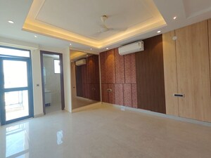 Room in 4 BHK Apartment at 4S Aradhya Extension, Sector 67a – for Rent