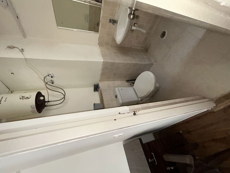 Bathroom, jaypee-greens-kosmos 3.5 Bedroom 1365 Sq.Ft. Apartment In Sector 134 Noida 10401973