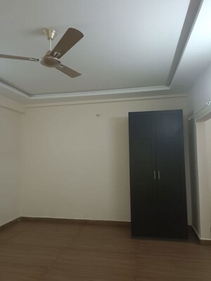 Room in 3 BHK Apartment at Marigold Apartments Pragathi Nagar, Pragathi Nagar – for Rent