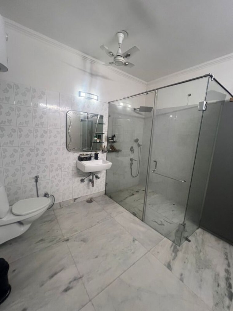Bathroom, vasant kunj 3 Bedroom 2100 Sq.Ft. Apartment In Vasant Kunj Delhi 10423985