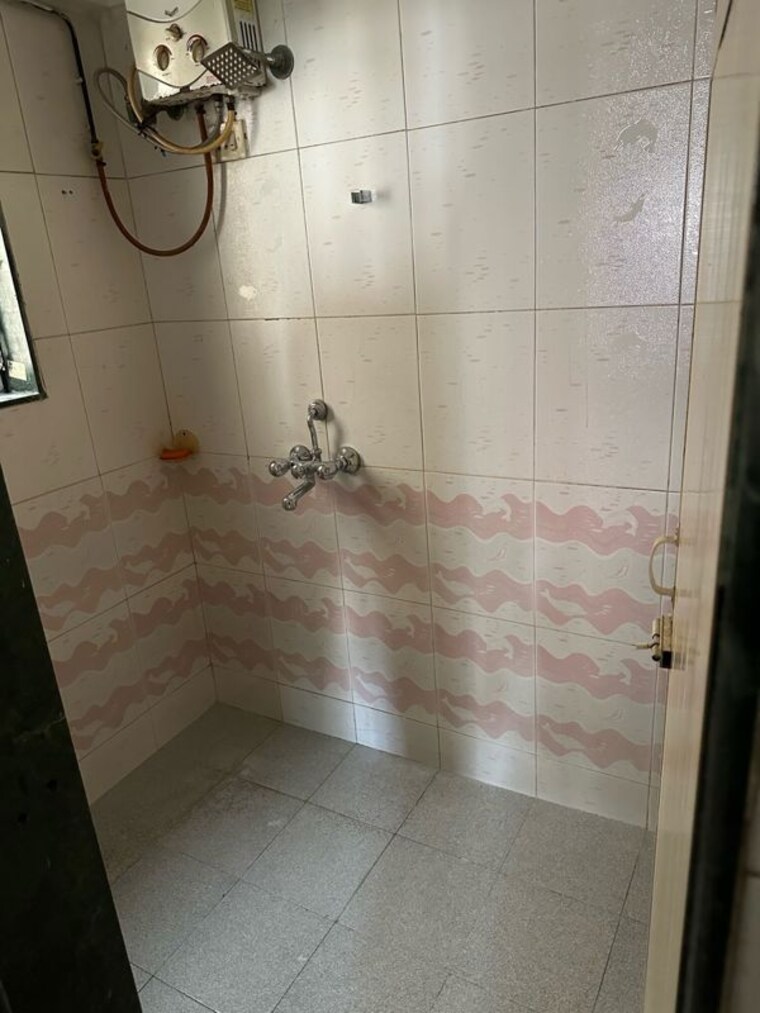 Bathroom, satguru-sharan-i 1 Bedroom 419 Sq.Ft. Apartment In Mulund East Mumbai 10354166