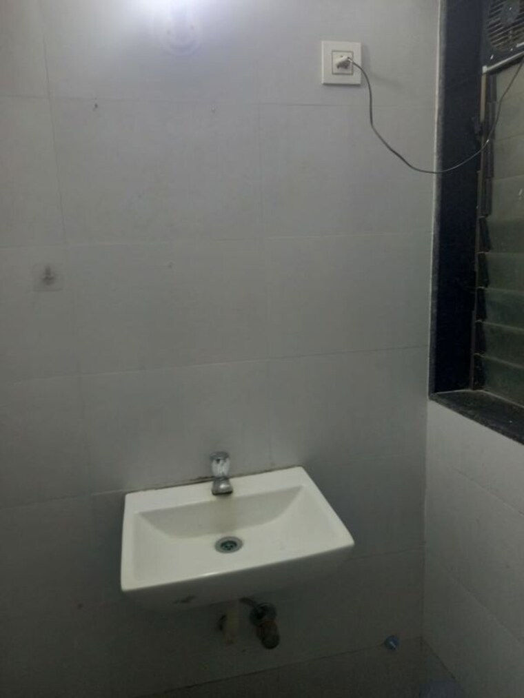 Bathroom, ratnadeep-chs-tilak-nagar 2 Bedroom 500 Sq.Ft. Apartment In Tilak Nagar Mumbai 10424040