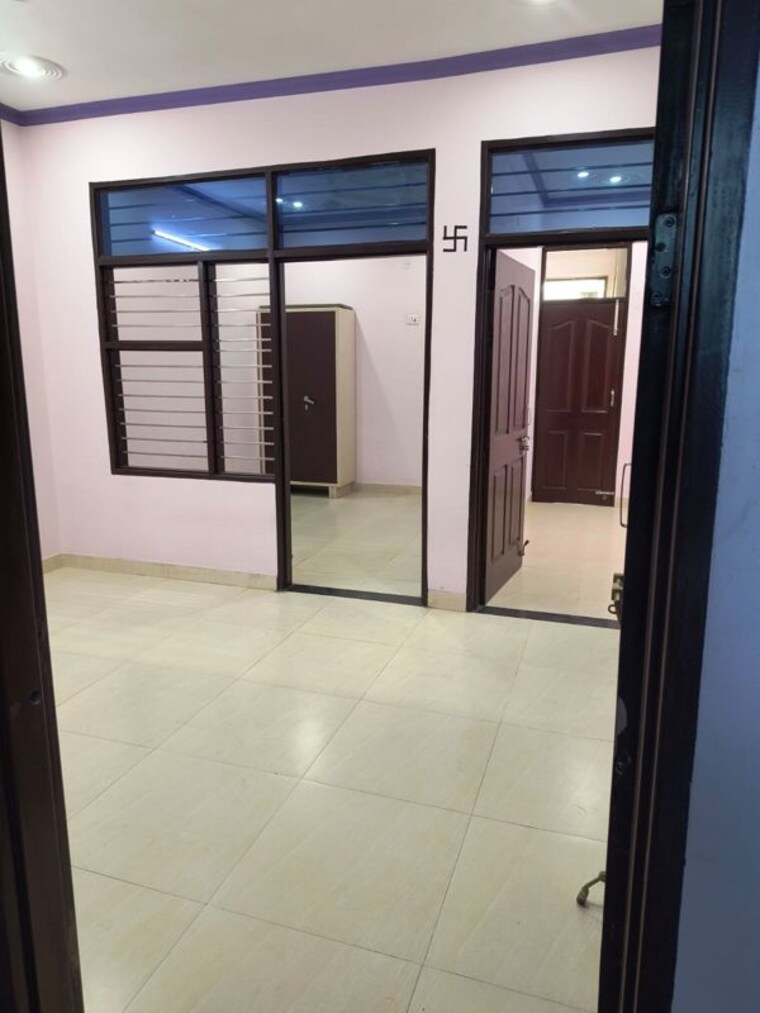 Room, sector 43 2 Bedroom 200 Sq.Yd. Builder Floor In Sector 43 Gurgaon 10424062