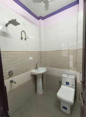 Bathroom in 2 BHK Builder Floor at Sector 43 – for Rent