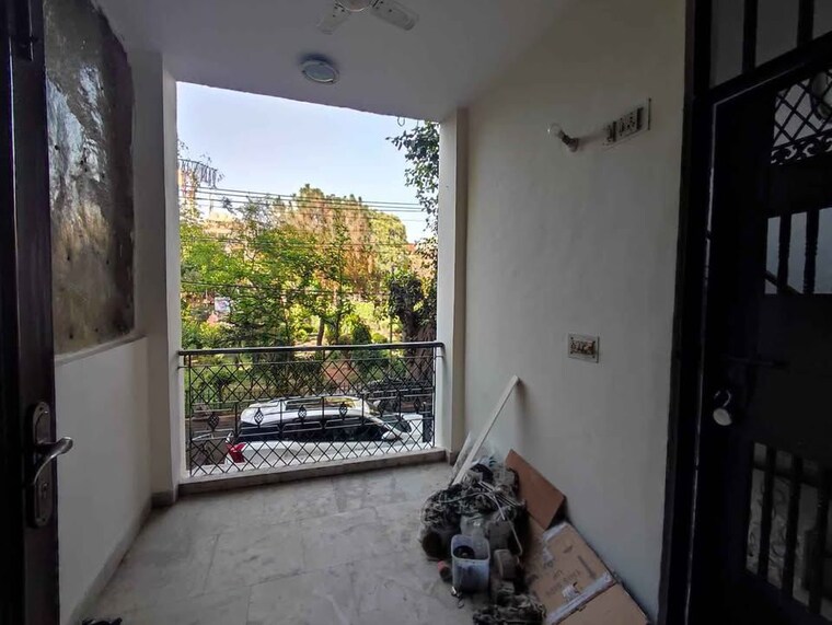 Balcony, panchsheel extension 3 Bedroom 85 Sq.Yd. Builder Floor In Panchsheel Extension Delhi 10422999