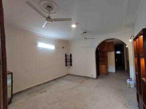 Room in 3 BHK Builder Floor at Panchsheel Extension – for Rent