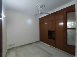 Room in 3 BHK Builder Floor at Panchsheel Extension – for Rent
