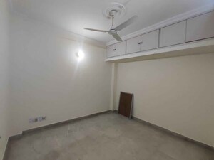 Room in 3 BHK Builder Floor at Panchsheel Extension – for Rent