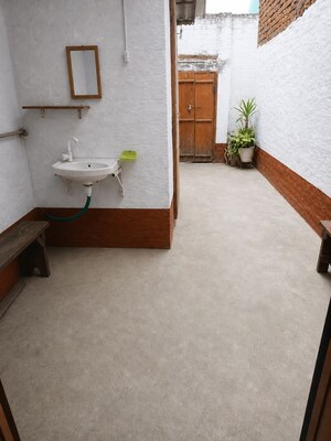 Room in 1 BHK Independent House at Alambagh – for Rent