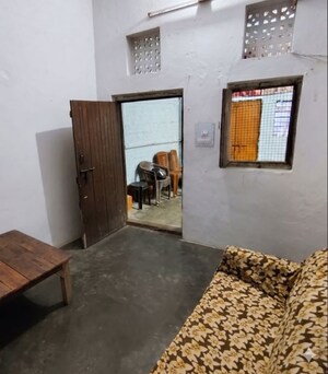 Living Room in 1 BHK Independent House at Alambagh – for Rent
