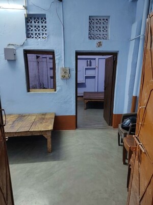 Room in 1 BHK Independent House at Alambagh – for Rent