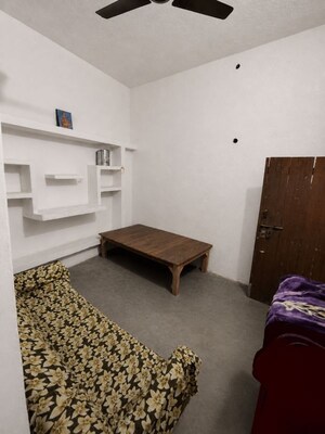 1 BHK Independent House For Rent in Alambagh