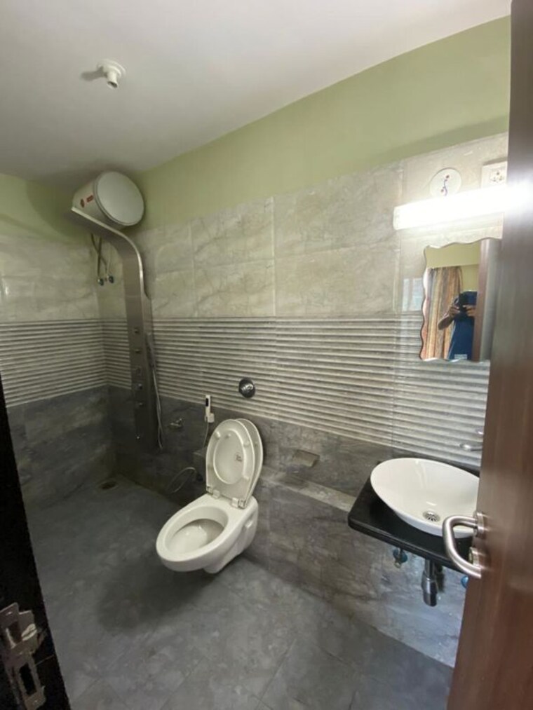 Bathroom, l-t-crescent-bay-t2 3 Bedroom 1025 Sq.Ft. Apartment In Parel Mumbai 10424116
