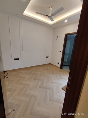 Bathroom in 3.5 BHK Builder Floor at Raj One Good Earth, Sector 71 – for Rent