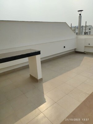 Kitchen in 3.5 BHK Builder Floor at Raj One Good Earth, Sector 71 – for Rent