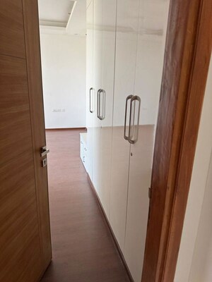 Room in 3 BHK Apartment at Omaxe Lake, North Mullanpur – for Rent