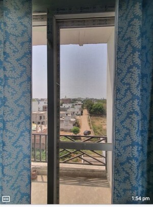 Room in 2 BHK Apartment at Majestic Delight, Gomti Nagar – for Rent