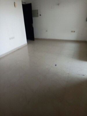 Room in 3 BHK Apartment at Gomti Nagar – for Rent