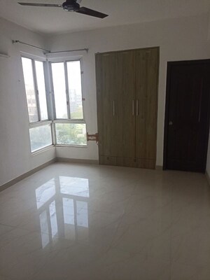 Room in 3 BHK Apartment at Gomti Nagar – for Rent