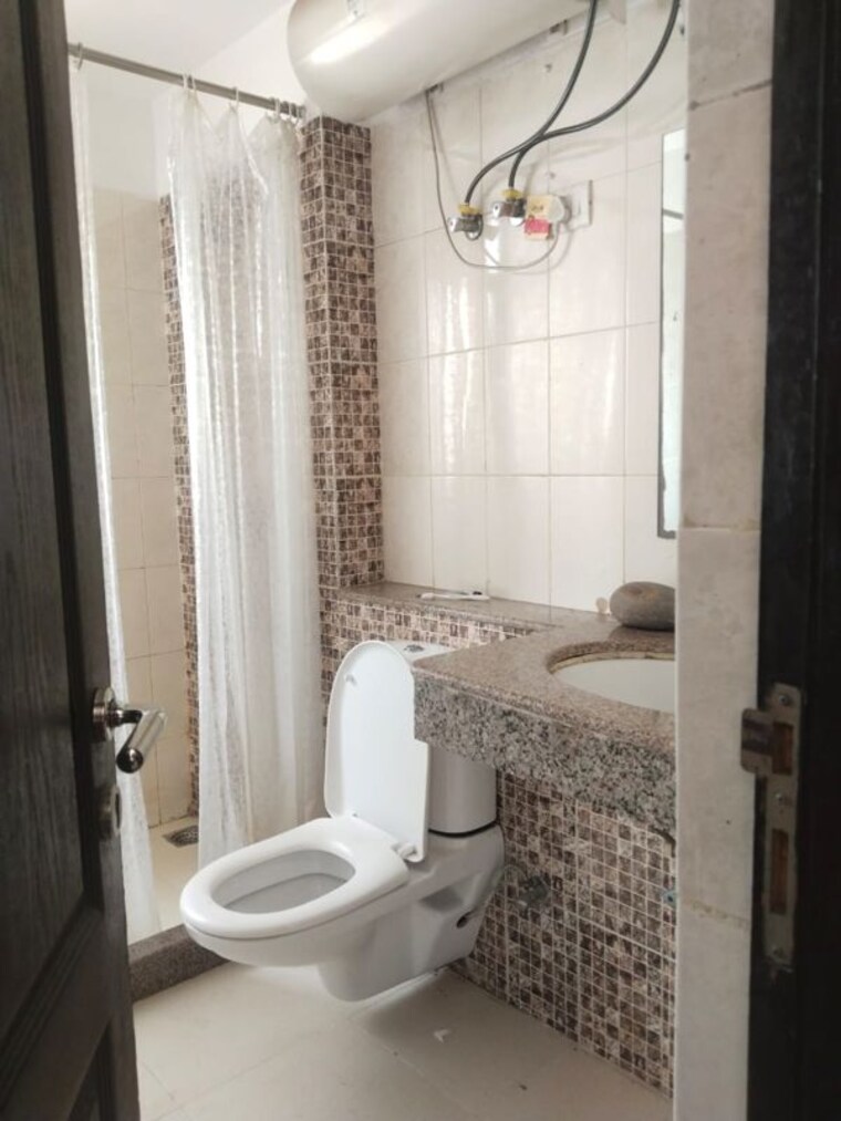Bathroom, unitech-the-residences-sector-33 3 Bedroom 1550 Sq.Ft. Apartment In Sector 33 Gurgaon 10424168