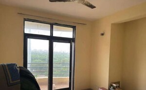 Room in 3 BHK Apartment at Alistonia Estate, Pi I And Ii Greater Noida – for Rent