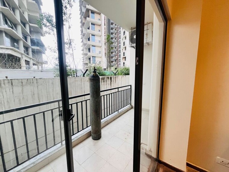 Balcony, suncity-vatsal-valley 3 Bedroom 1550 Sq.Ft. Apartment In Gwal Pahari Gurgaon 10424208