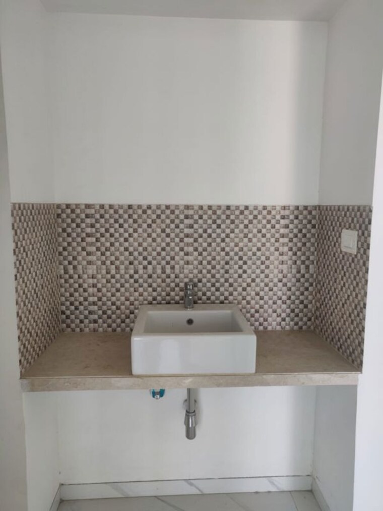 Bathroom, kunal-aspiree 3 Bedroom 1500 Sq.Ft. Apartment In Balewadi Pune 10424217