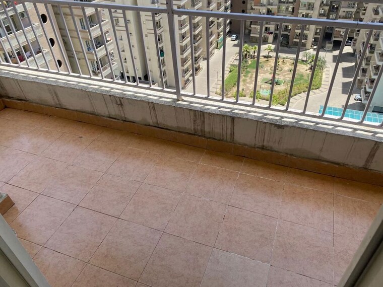 Balcony, splendor-onyx-blue Commercial Office Space 850 Sq.Ft. In Sector 142 Noida 10424236