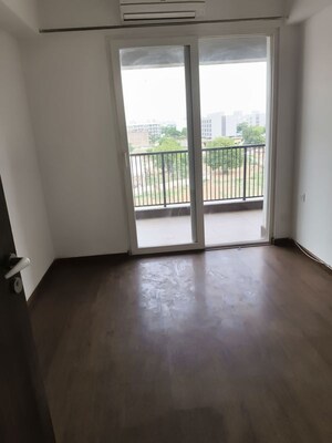 Room in 3 BHK Apartment at Signature Global City, Sector 37d – for Rent