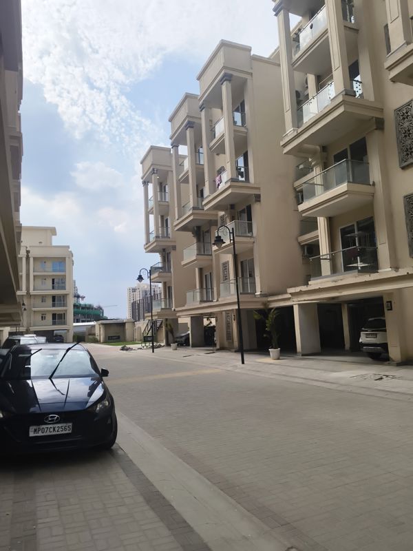 3 BHK + Basement 1300 Sq.Ft. Apartment in Signature Global City