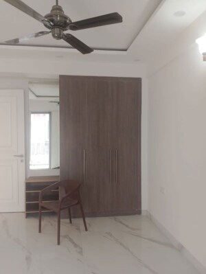 Room in 2.5 BHK Builder Floor at Smart World Orchard, Sector 61 – for Rent
