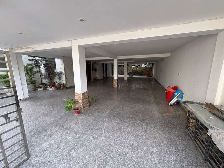  Parking, sushant-lok-2 3.5 Bedroom 1650 Sq.Ft. Builder Floor In Sector 57 Gurgaon 10424257