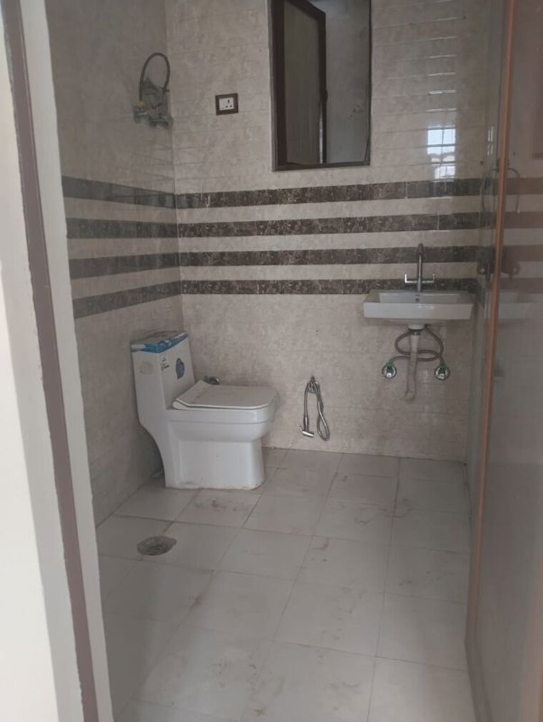 Bathroom, neb sarai 1 Bedroom 450 Sq.Ft. Builder Floor In Neb Sarai Delhi 10424308
