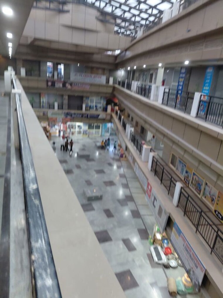 Balcony, gaur-yamuna-city-galleria Commercial Office Space 250 Sq.Ft. In Gaur Yamuna City Greater Noida 10424325