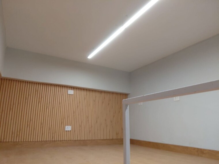 Room, gaur-yamuna-city-galleria Commercial Office Space 250 Sq.Ft. In Gaur Yamuna City Greater Noida 10424325